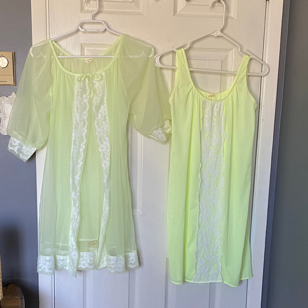 Vintage Romantic Nightie and Sheer Robe Set Size S Pastel Lime/Chartreuse green